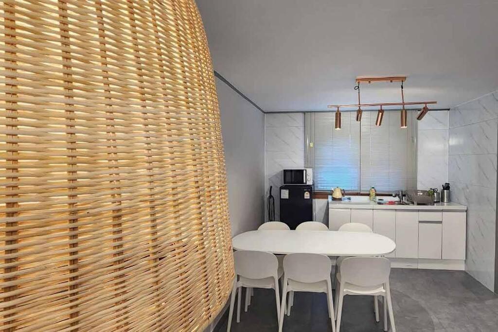 B-5 Hongdae Art House Apartment *