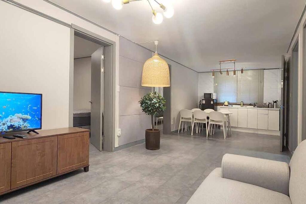 B-5 Hongdae Art House Apartment