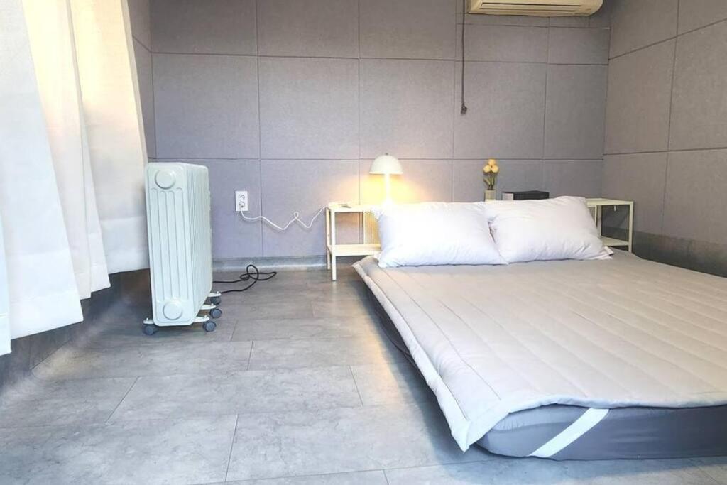 B-5 Hongdae Art House
