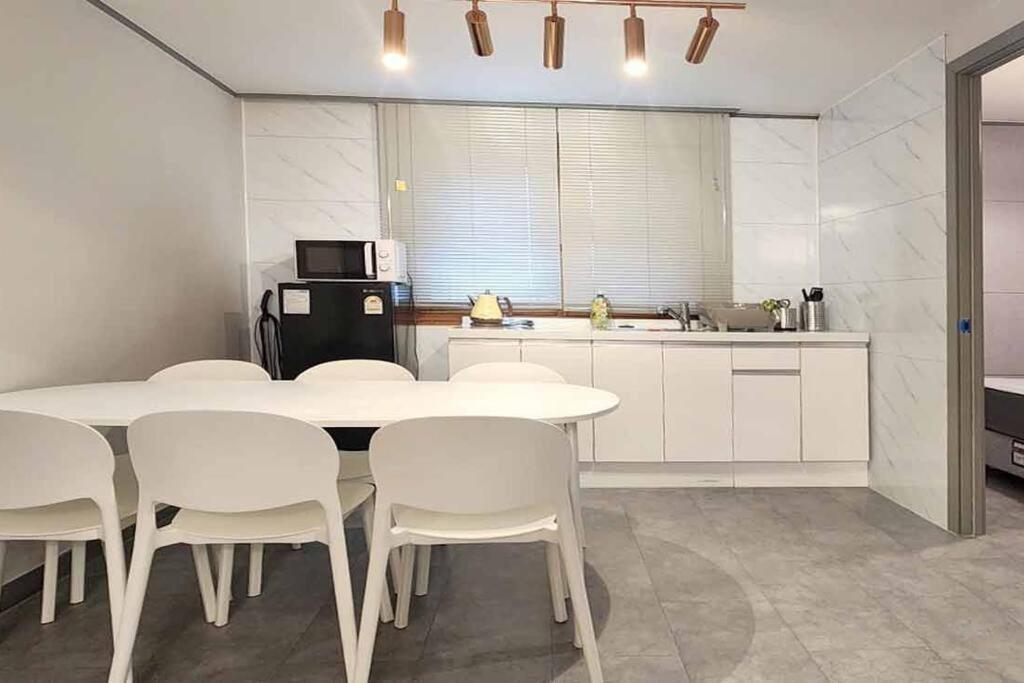 Apartment B-5 Hongdae Art House