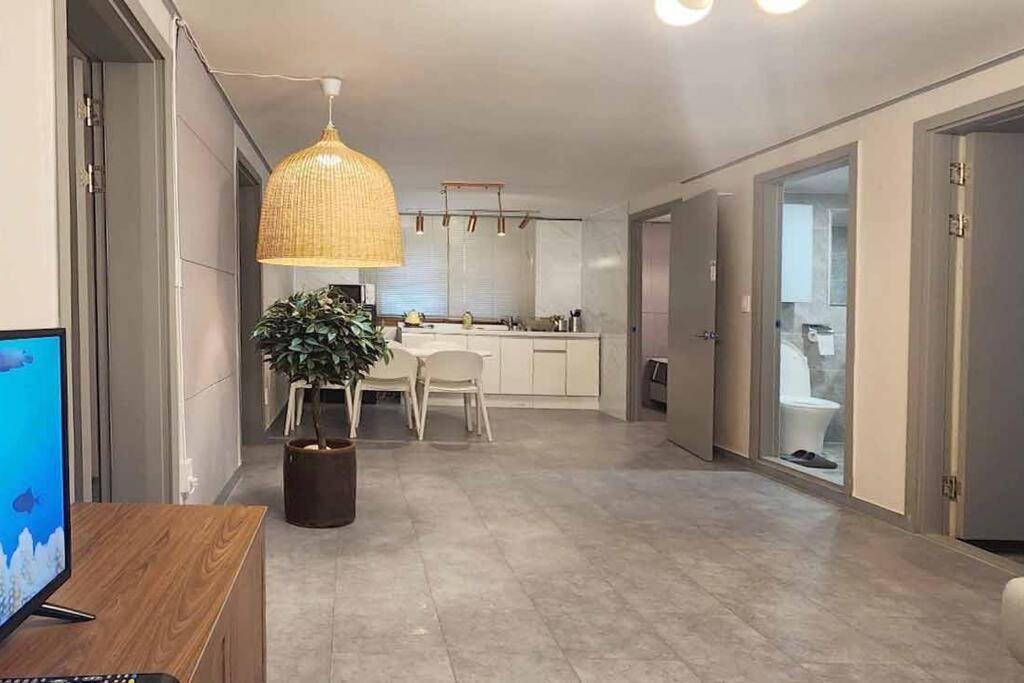 Apartment B-5 Hongdae Art House Seoul