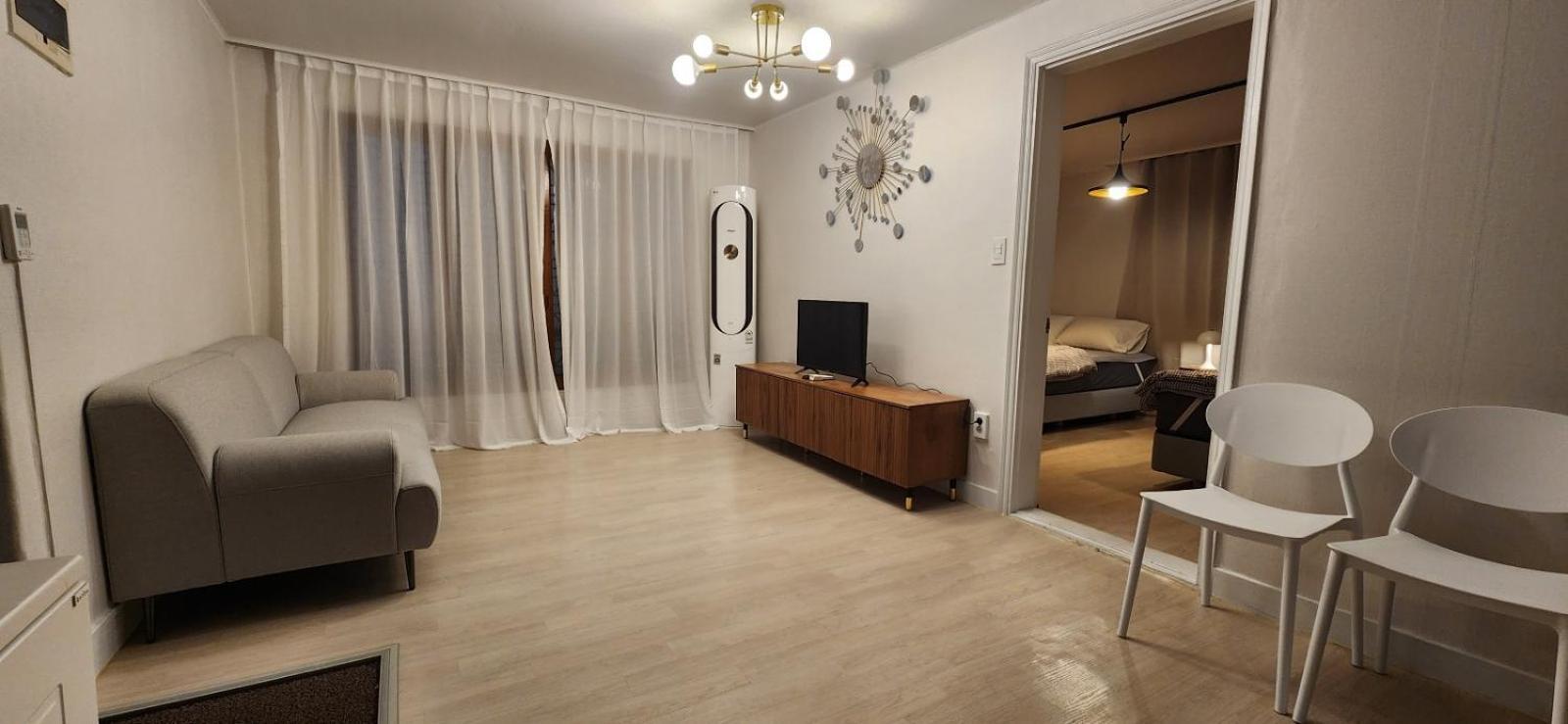 Apartment B-5 Hongdae Art House *