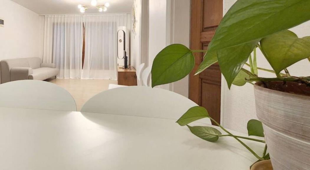 Apartment B-5 Hongdae Art House *