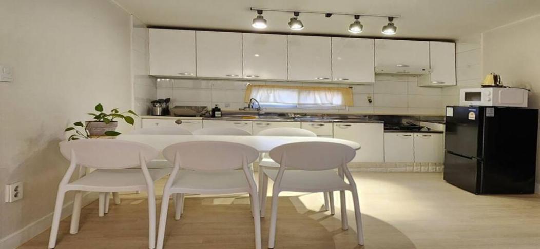 B-5 Hongdae Art House