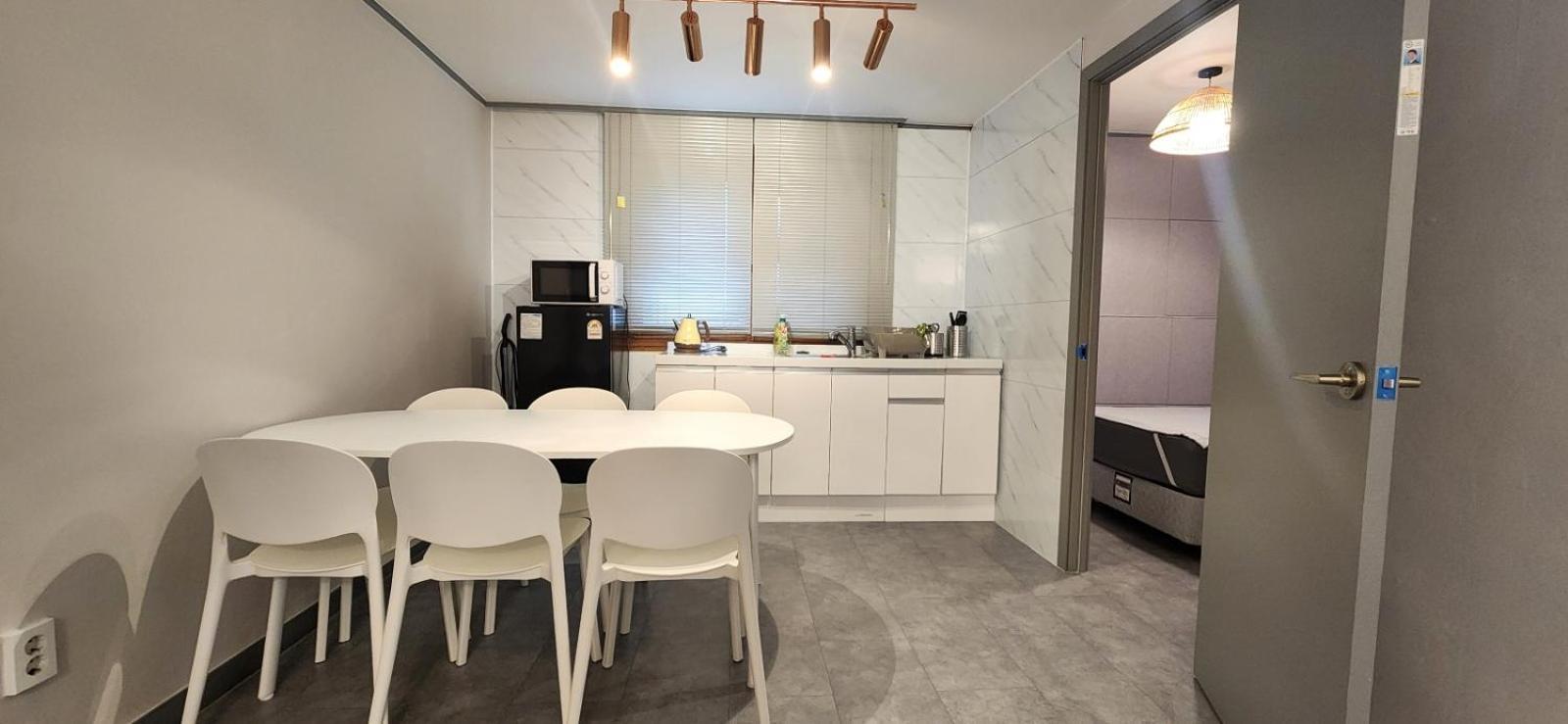 Apartment B-5 Hongdae Art House Seoul
