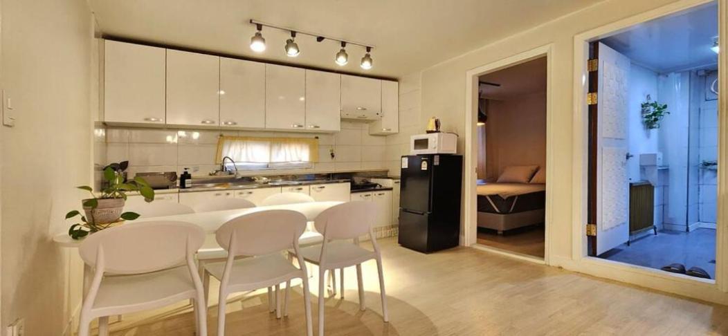 Apartment B-5 Hongdae Art House